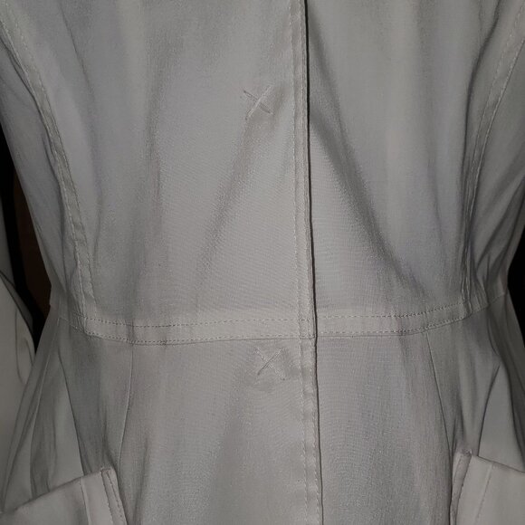 Samuel Dong white lined coat with a snap closer - Picture 7 of 10